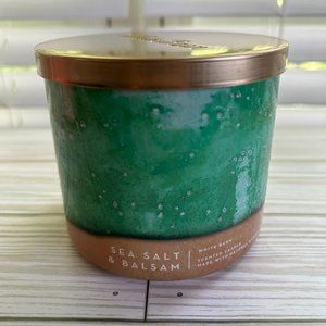 Bath & Body Works / White Barn 3-Wick Candle - Sea Salt & Balsam